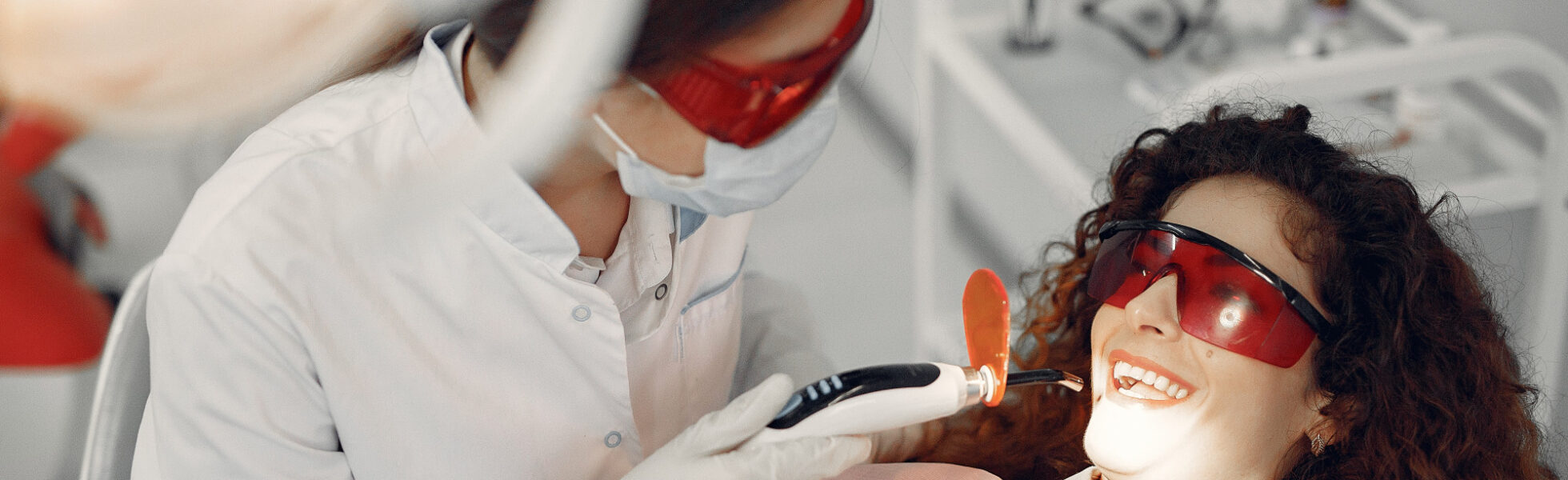 Top Trends in Cosmetic Dentistry: Smile Makeovers, Whitening, and More